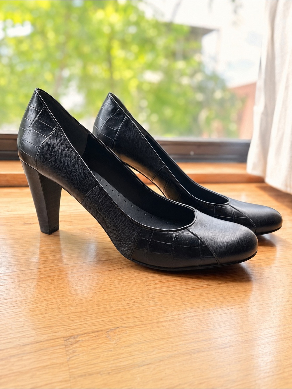 Bandolino Black Croc-Texture Mid Heel Pumps